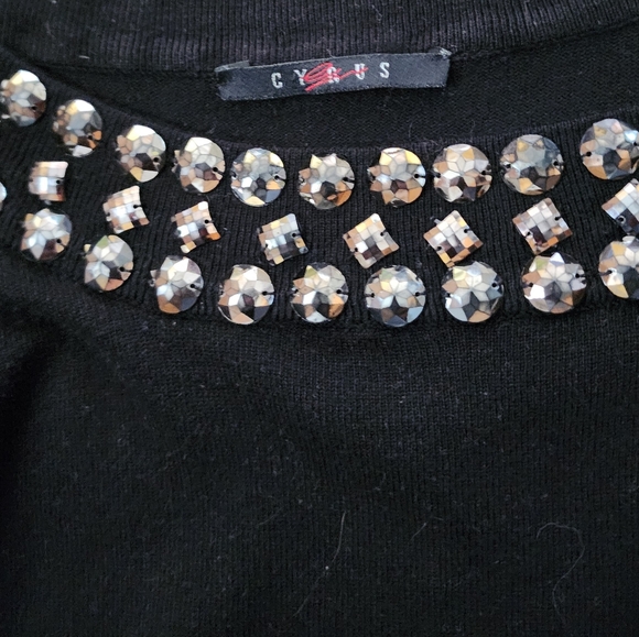 Cyrus off should black woman sweater with beading around the neck line Size XL - Picture 2 of 3